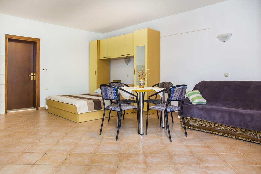 Apartments Zovko Drace Exterior photo