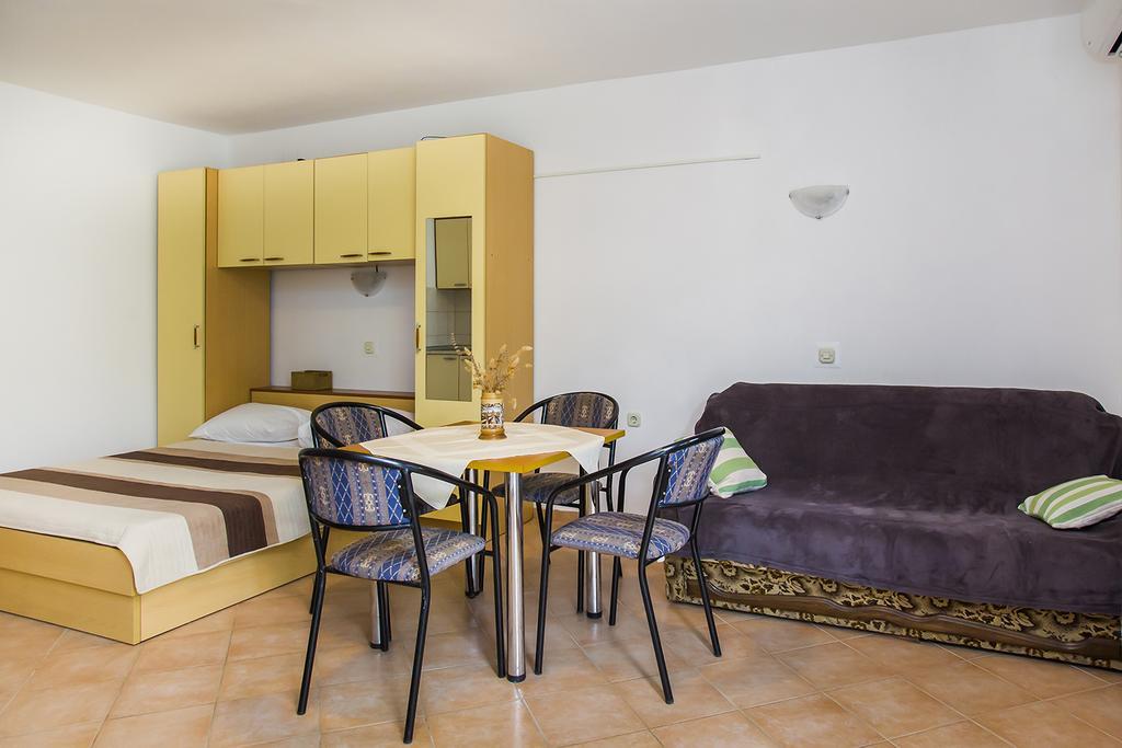 Apartments Zovko Drace Exterior photo
